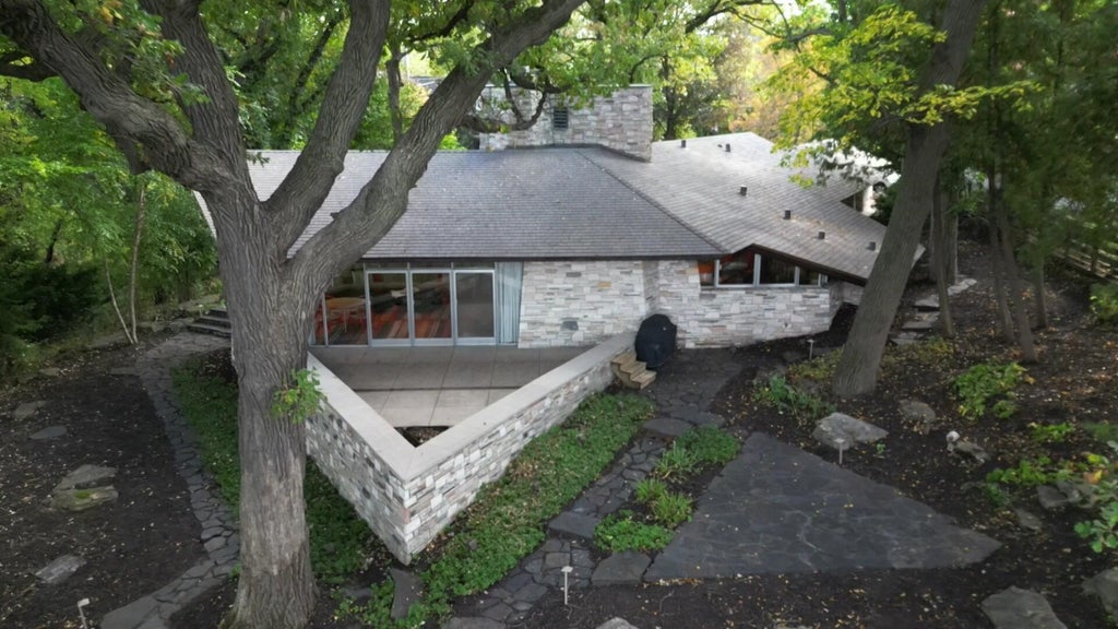 Home designed by iconic architect Frank Lloyd Wright now on the market — WCCO / CBS Minnesota, Waconia Real Estate news