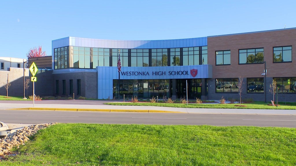 Westonka schools develop AI policymaking group to prepare for evolving technology — WCCO / CBS Minnesota, Waconia Technology news