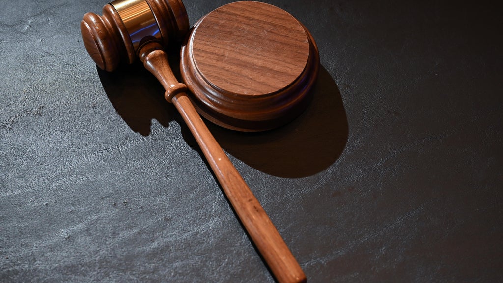 Man tried to pull woman out of her St. Paul apartment window, charges say — WCCO / CBS Minnesota, Waconia Health news