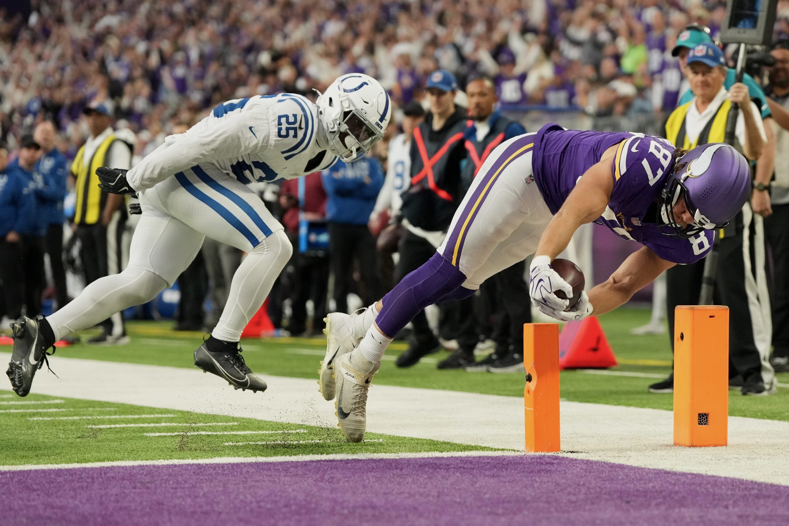 Vikings defense clamps down on Daniel Jones and the Colts for a 16-10 victory to stay undefeated — KSTP 5, Waconia Arts news