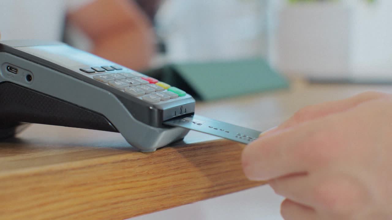 Avoiding fees when holiday shopping — Waconia Business news